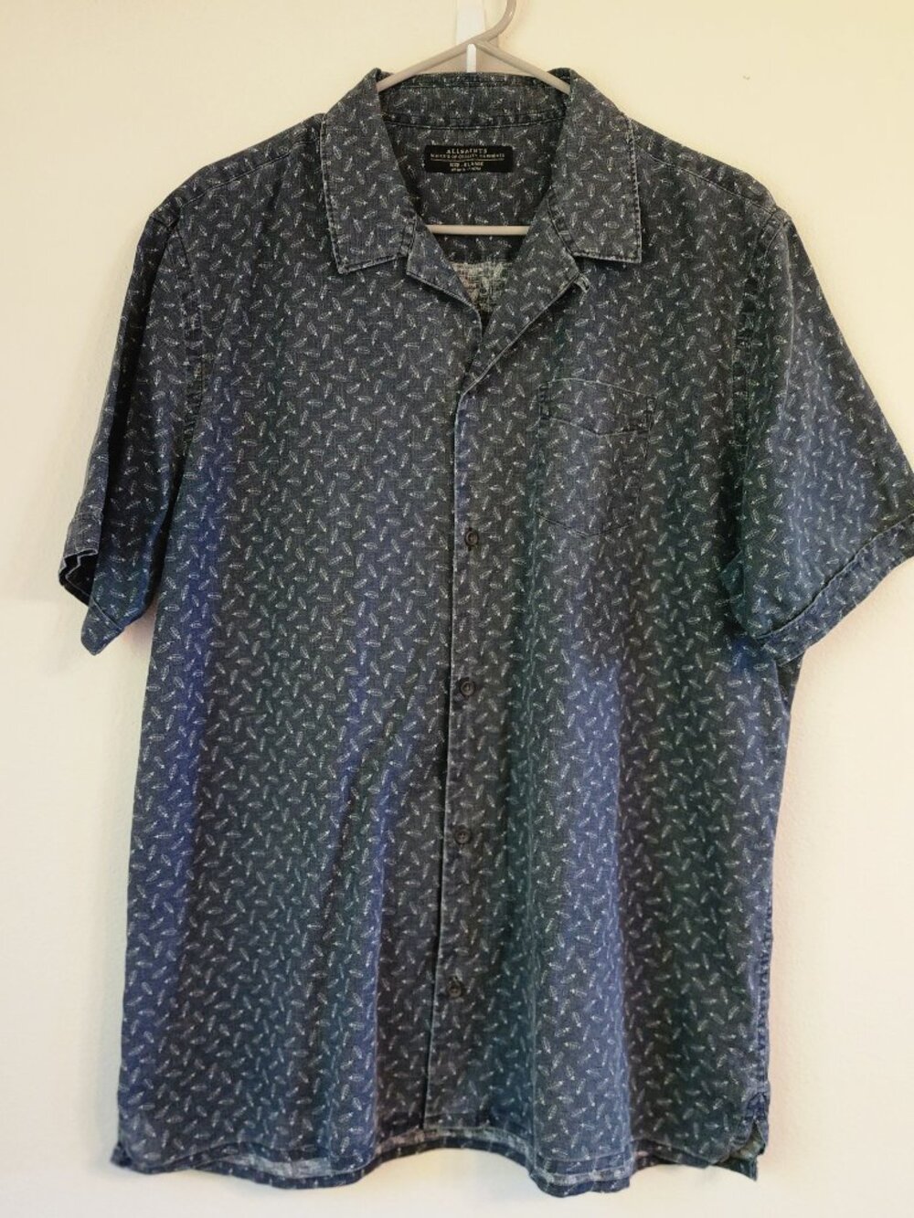 Allsaints Camp Shirt Men XL Loop Collar Button Feather Print Short Slv Classic